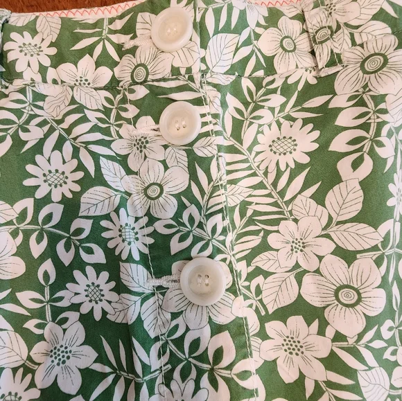 Green and White Skirt - Picture 2 of 4